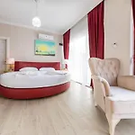 Lime Garden Hotel *