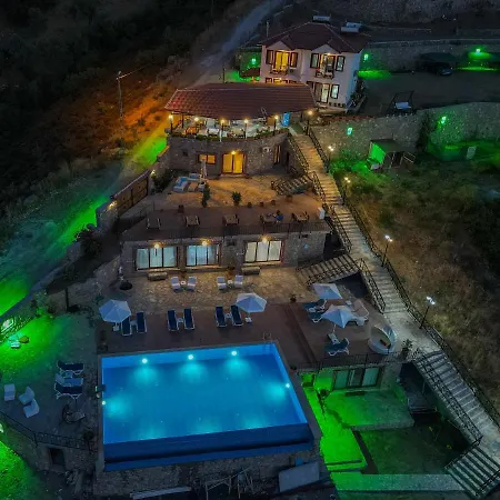 Lime Garden מלון